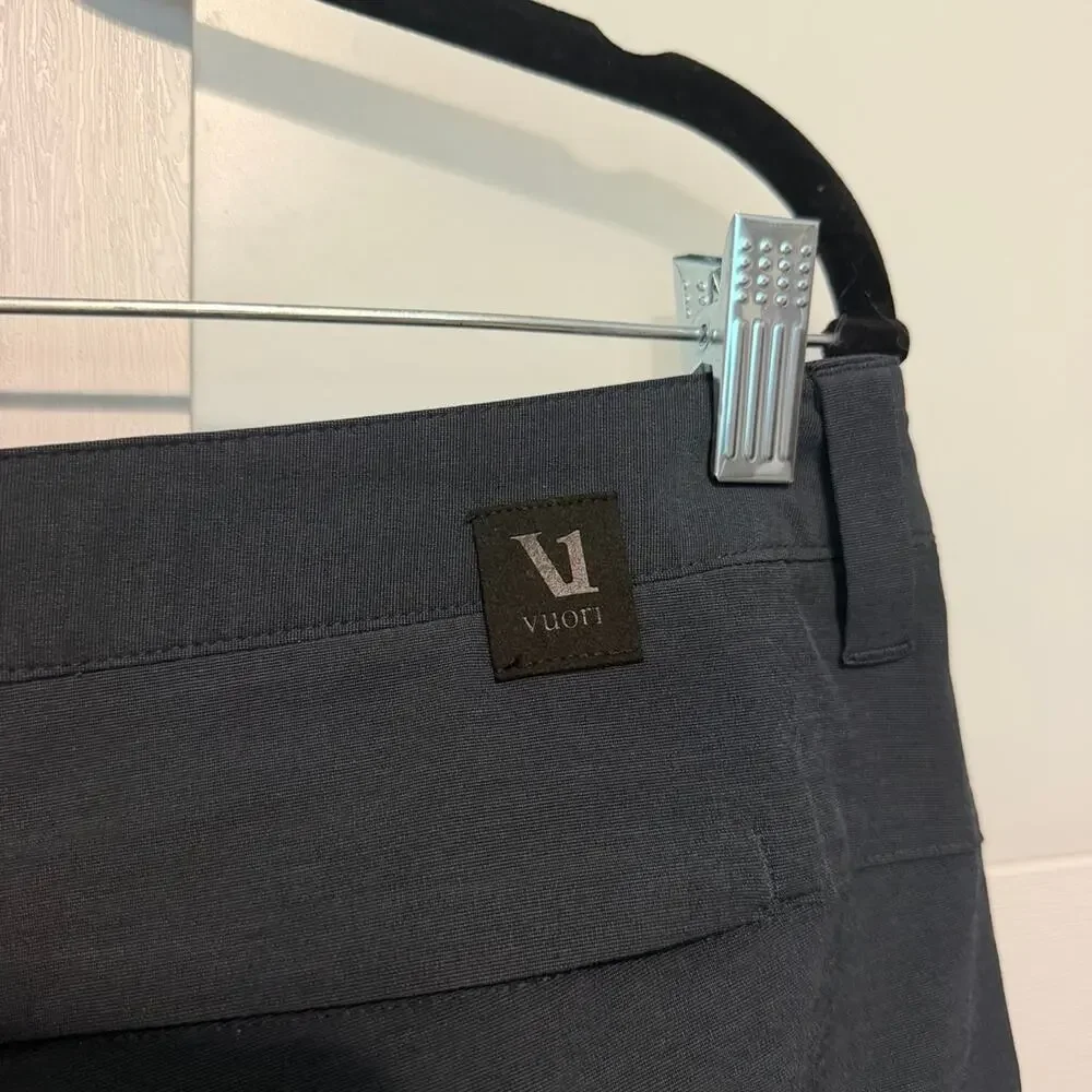 Vuori Aim Pants Men’s 34 Charcoal Gray V431 Performance Stretch Golf Travel Chin